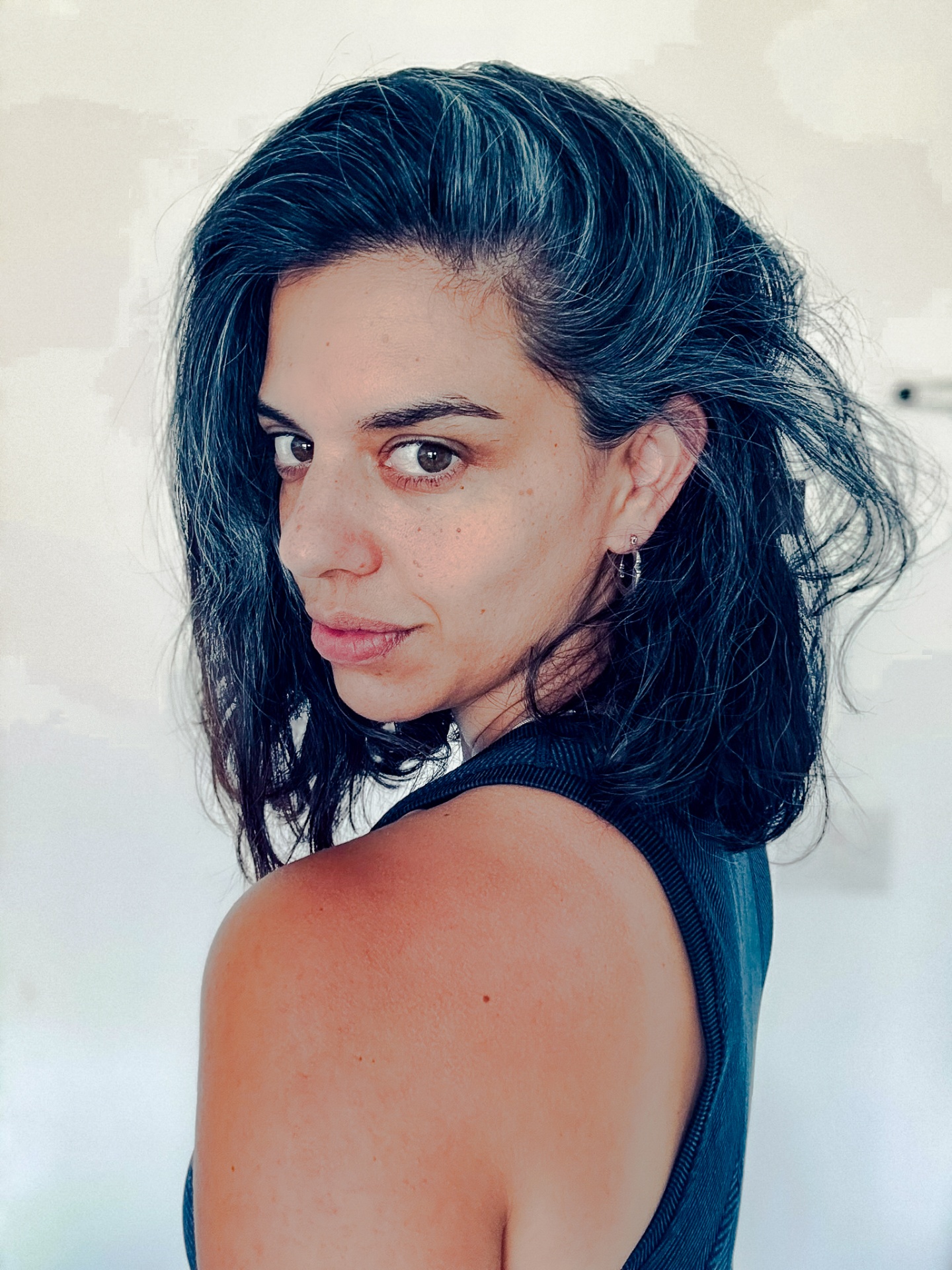 Portrait of expressive abstract artist Noa Rousso Aviv in her studio